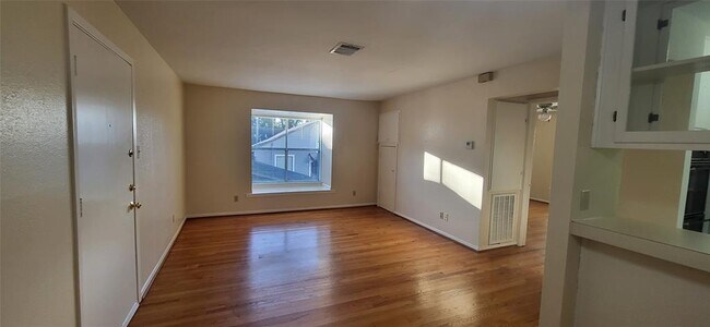 Photo - 3420 Mt Vernon St Apartment Unit 11