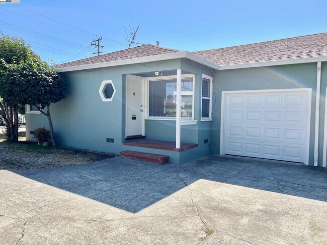 Building Photo - 3594 Somerset Ave Rental