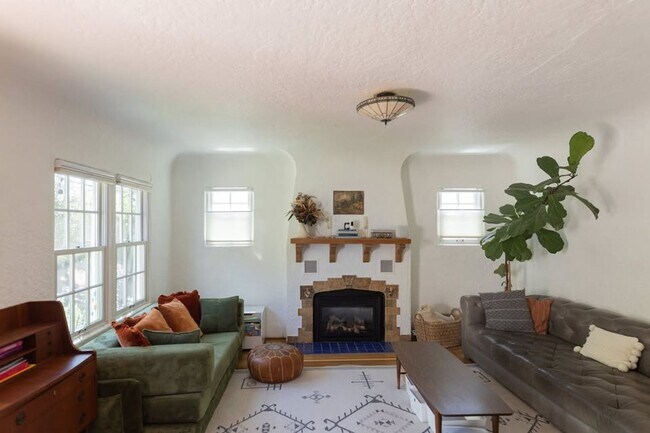 Photo - 1278-1280 Phillips Ln Unit 1278