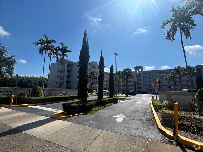 Building Photo - 15969 NW 64th Ave Unit 202 Rental