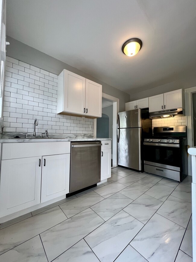 99 W Rundell St