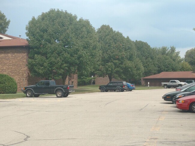Cedar Creek Apartments-Oshkosh