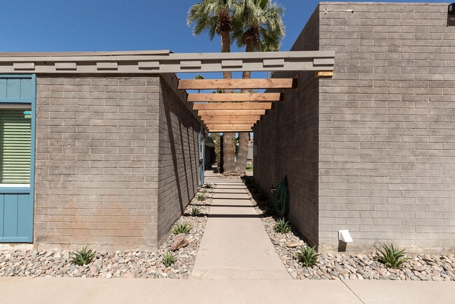 Entry to courtyard - Venture on Wilson