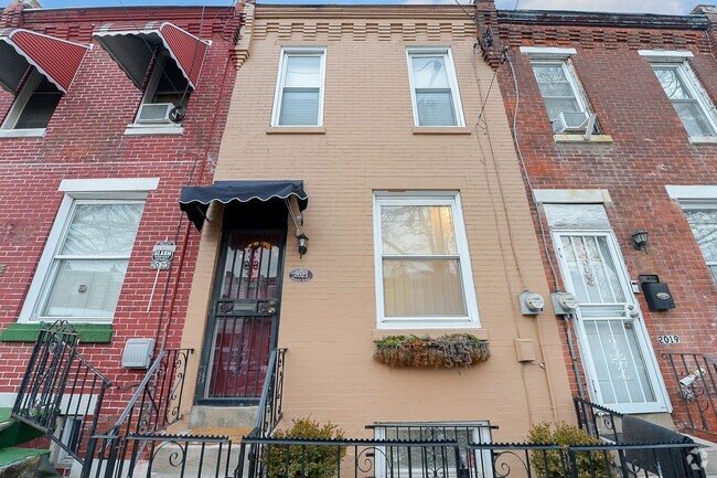 Building Photo - 2021 Dennie St Rental