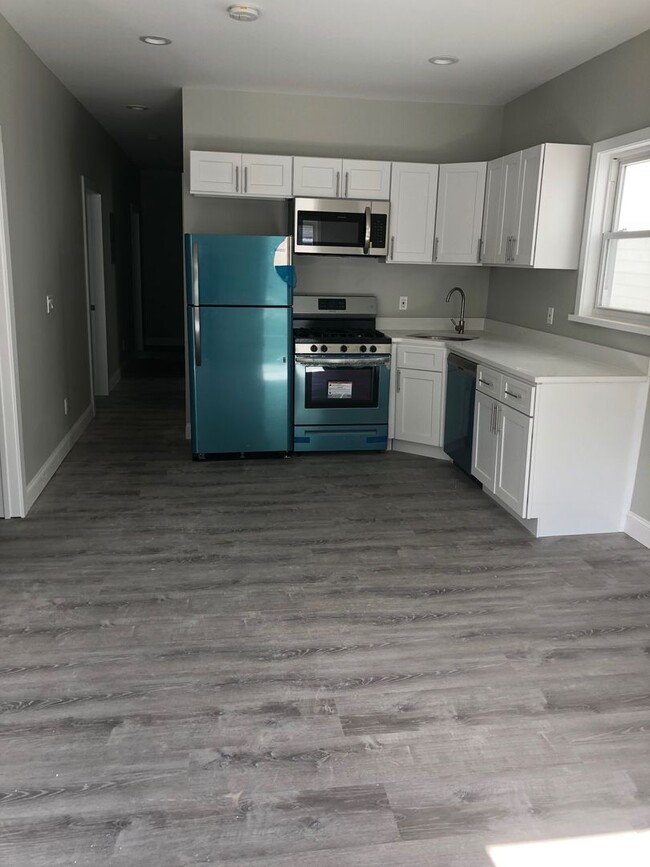 Building Photo - 5 Elberon Pl Unit 5 Elberon - 3 Rental