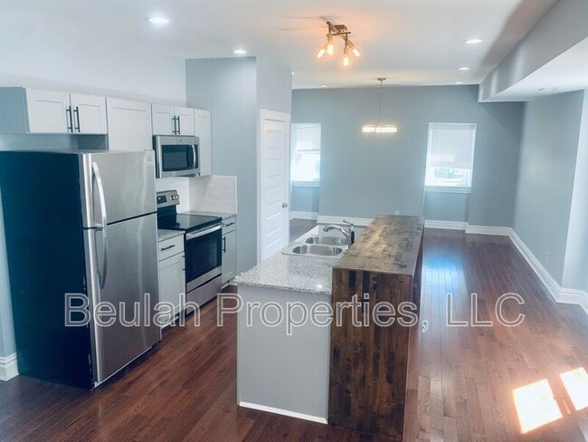 Building Photo - 2409 S 12th St Unit 3F