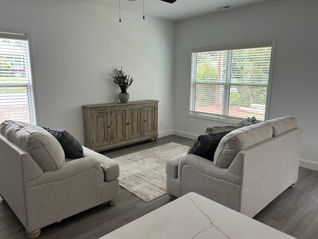 Photo - 100 Independence Ln