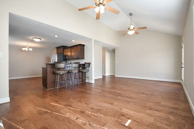 Photo - Pet Friendly Three Bedroom!