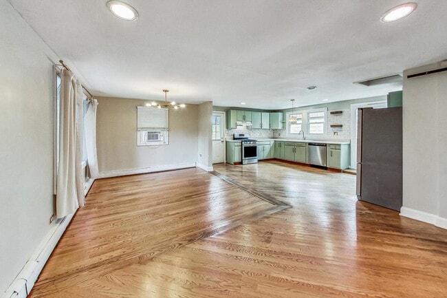 Photo - 129 E 55th St