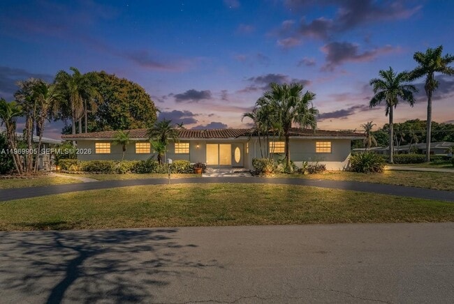 Building Photo - 215 Entrada Dr