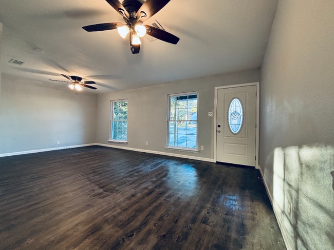 Photo - 2325 Lakehurst Dr