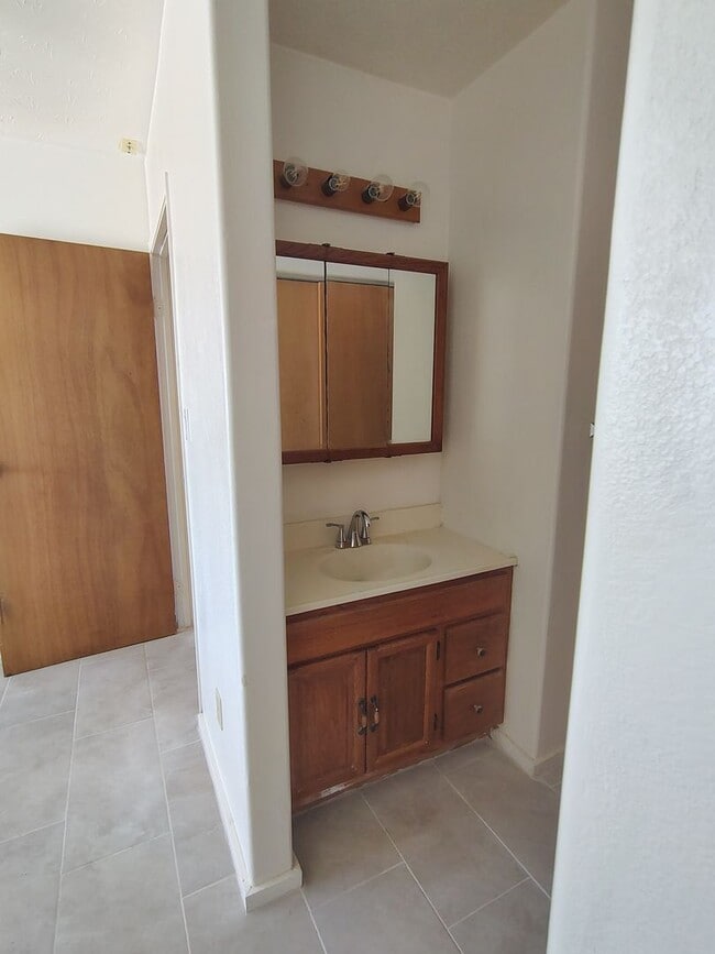 Photo - 1820MAKU Unit A2