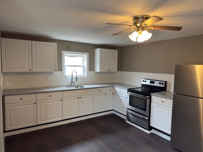 Building Photo - 680 Main St