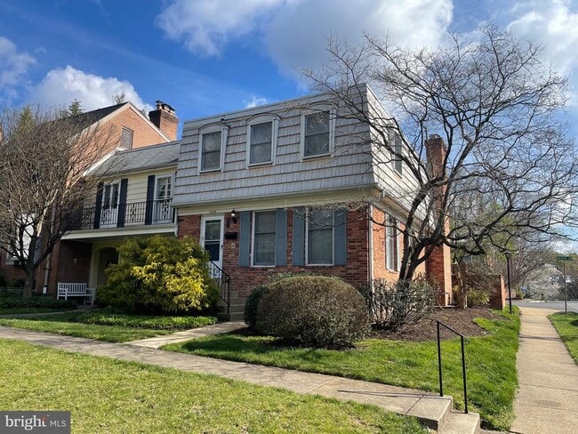 Building Photo - 6800 Melrose Dr