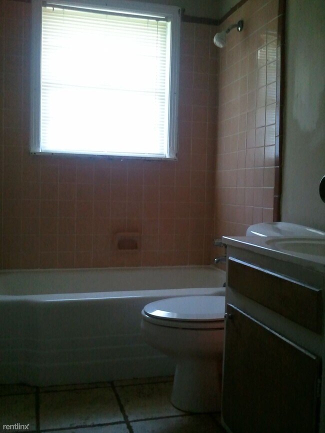 Photo - 3 br, 1 bath House - 722 Carter Dr