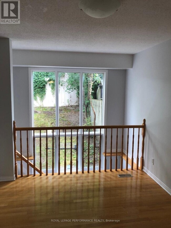 Photo - 3827 Crowsnest Ave