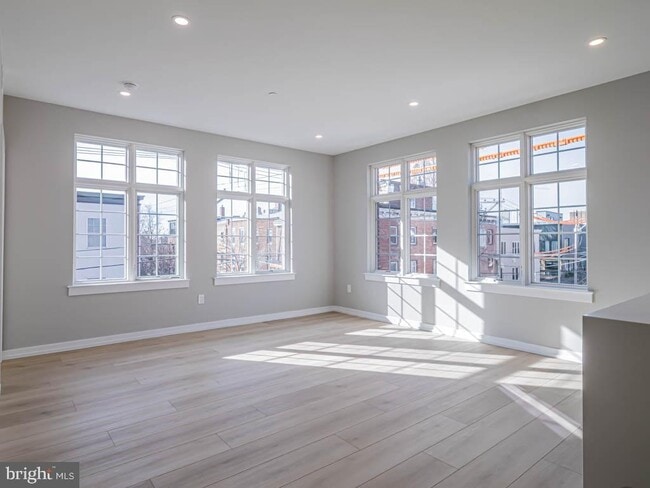 Photo - 769 S 10th St