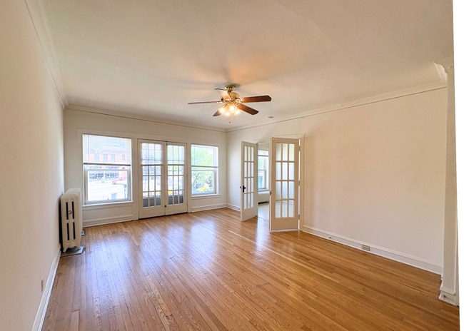 Ivanhoe - Spacious Living Room