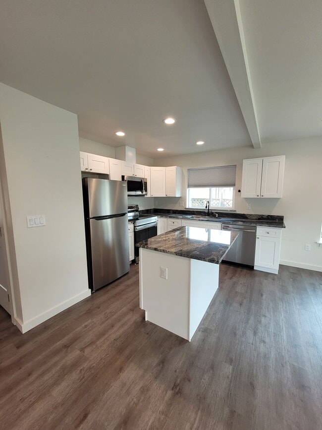 Photo - 527 Canterbury Ln