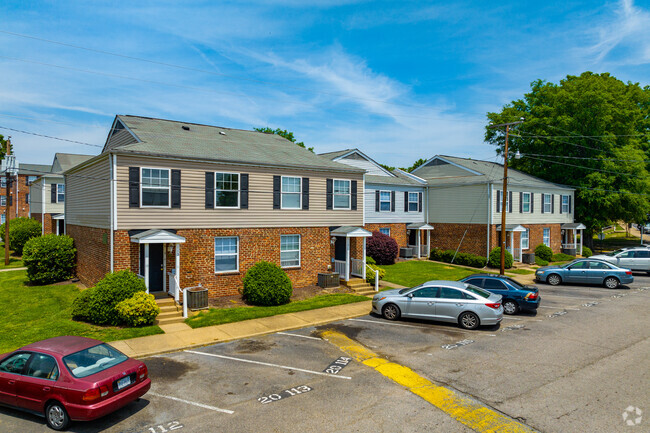 Building Photo - The Villas of Oakwood Rental