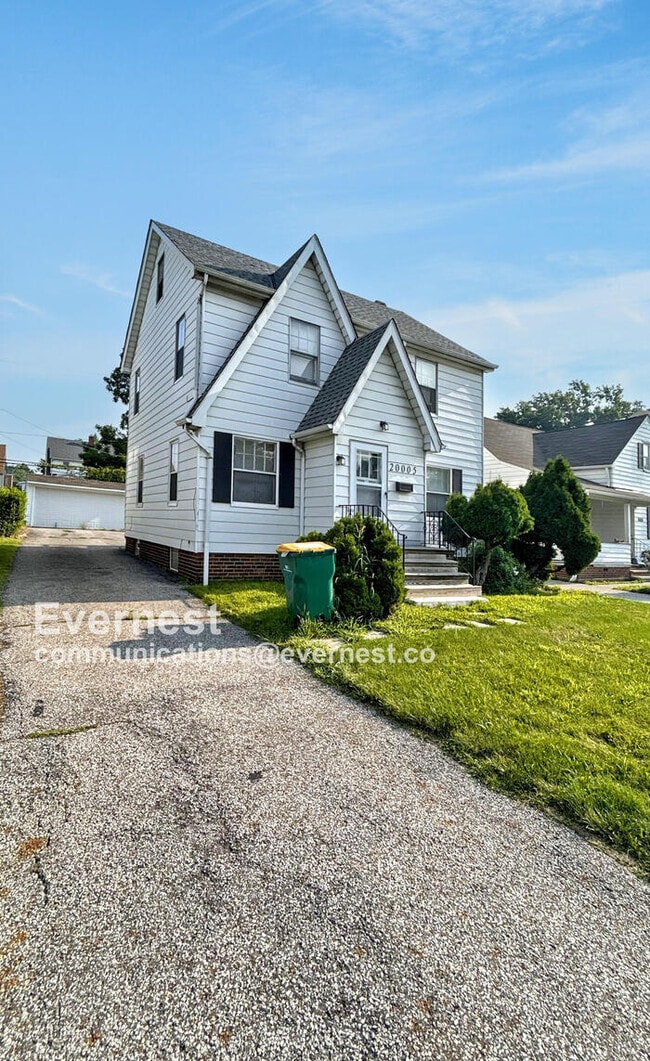 Photo - 3 Bed, 1 Bath Home with Great Space / Avai...