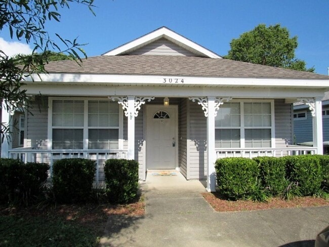 Building Photo - Easy access to bases, I-10 & Navy Federal campus!