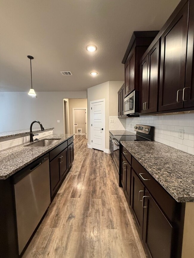 Photo - 3/2/2 - GREAT NEIGHBORHOOD - GODLEY ISD