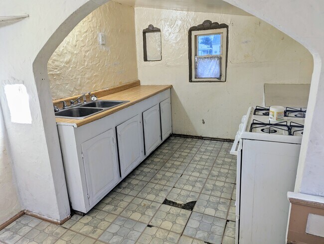 Photo - 15 W 10th St