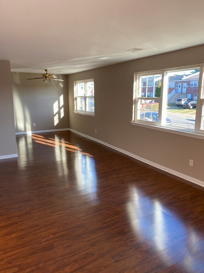 Building Photo - 3312 Glenbrook Pl Unit 2nd Floor