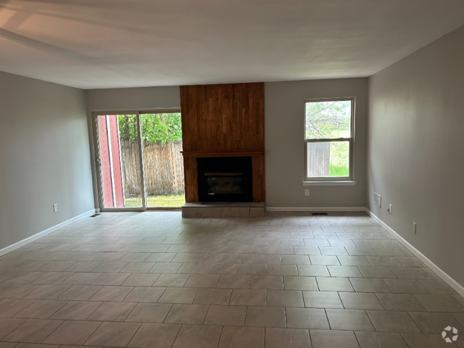 Building Photo - 472 W Rockrimmon Blvd Rental