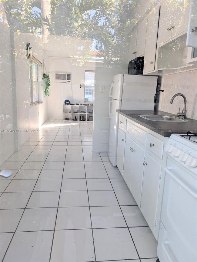 Photo - 1004 N 16th Ave Unit 1