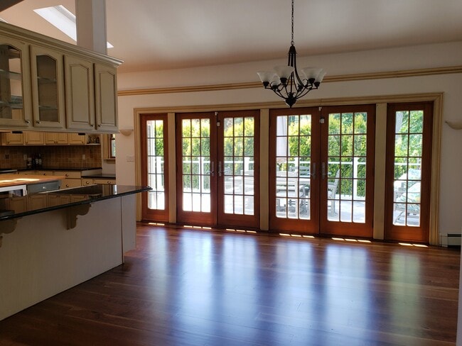 Photo - 275 Evergreen Ave Unit main floor