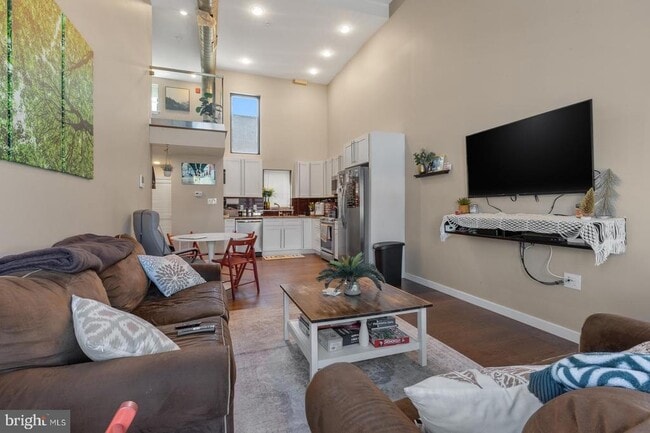 Photo - 1142 Crease St Unit 2L