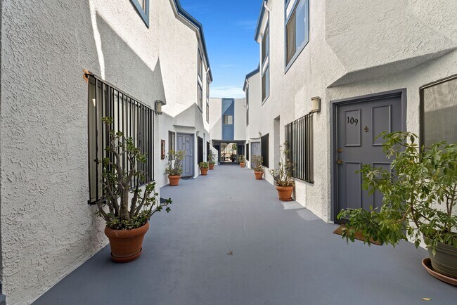 5408 Carpenter Ave