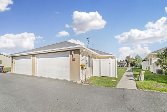 Photo - 209 Long Island Ave