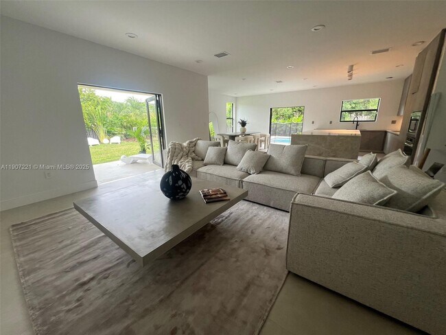 Building Photo - 12790 SW 91 Ave