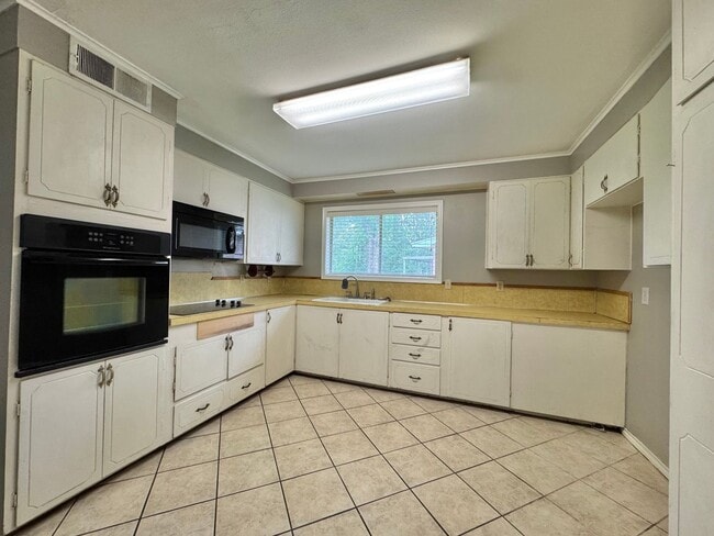 Photo - For Rent – Spacious Home Next to Spring Lake Park!
