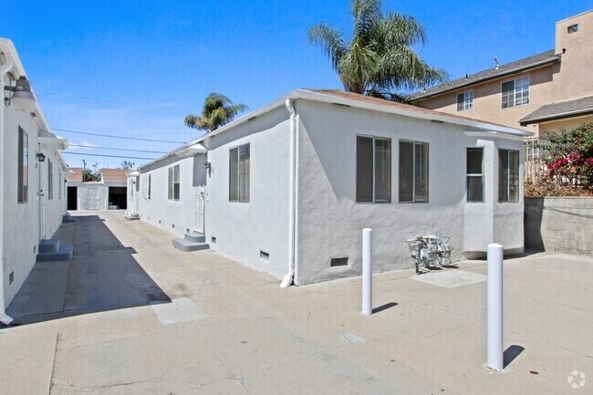 Building Photo - 6607 1/2 Brynhurst Ave Unit 6607.5 Rental