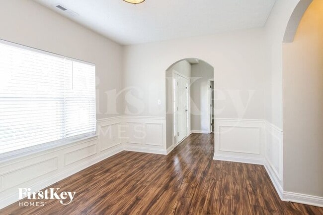 Photo - 2135 Woodfield Dr