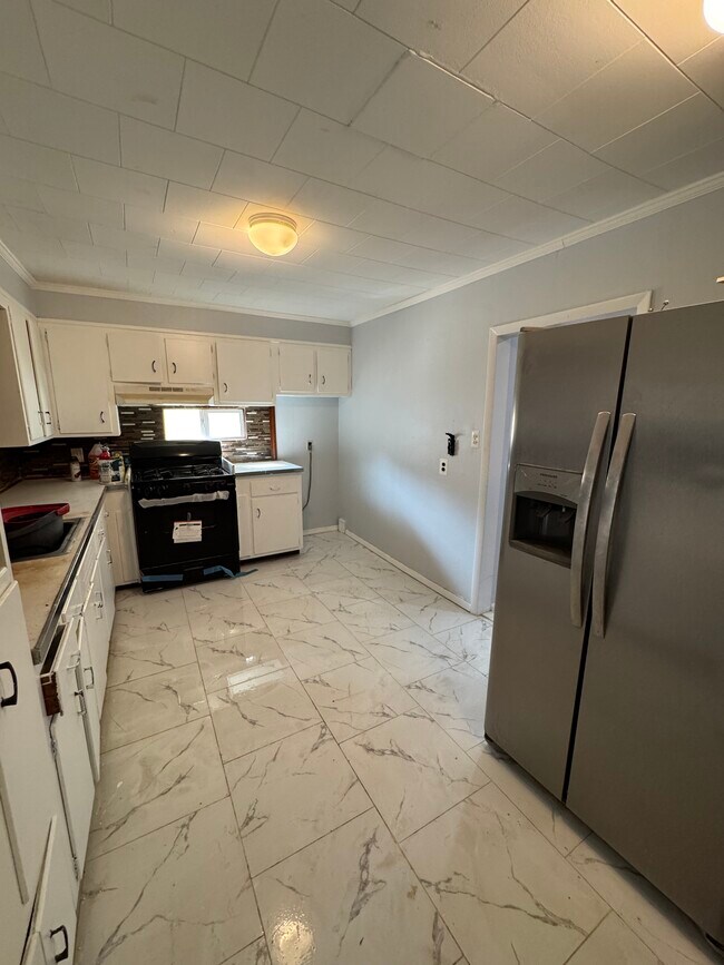 Photo - 98 W 27th St