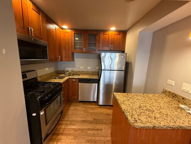 Photo - 6954 N Greenview Ave