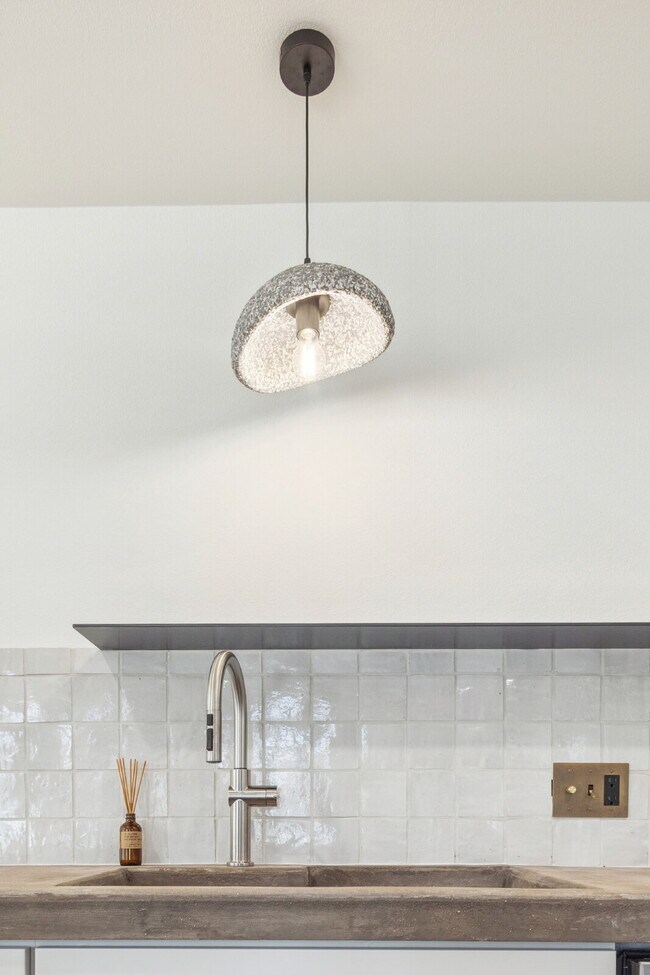 Photo - Modern 2-Bedroom Retreat in the Heart of F... Apartment