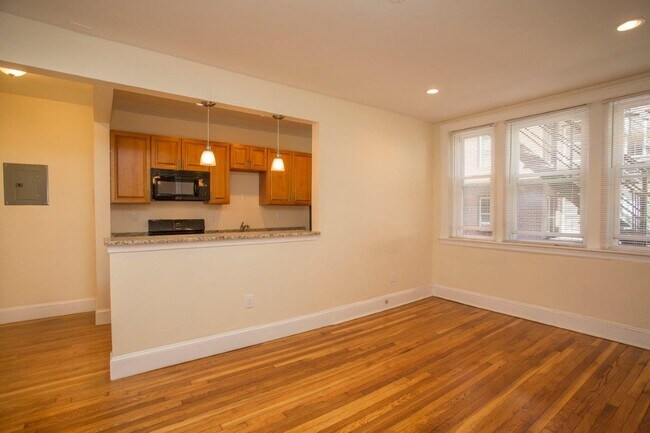 Building Photo - 129 Highland Ave Unit 1