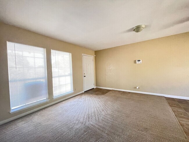 Photo - 807 W Dean Ave