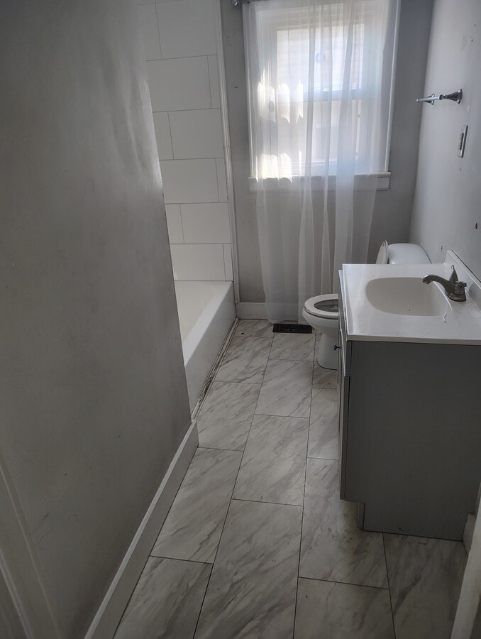 Photo - 204 Circle Ct