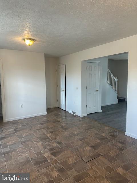 Photo - 353 Braeside Ave