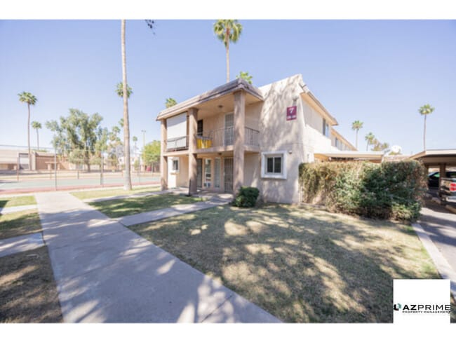 Building Photo - Cozy 1/1.5 Loft-style Phoenix Condo - Affordable &amp; Convenient!