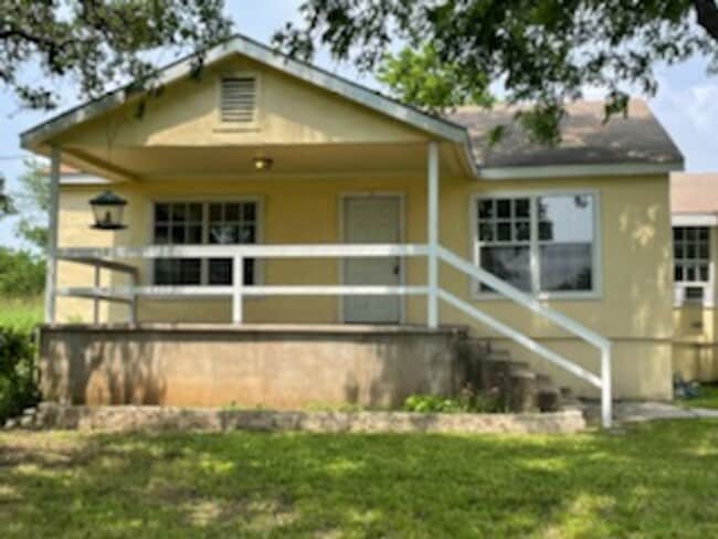 Building Photo - 2903 N U.S. Hwy 281 Unit A