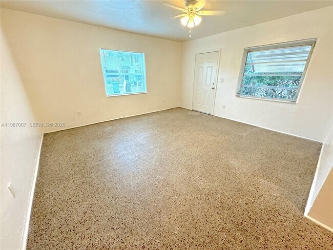 Photo - 501 SE 12th Ct Unidad 1-2