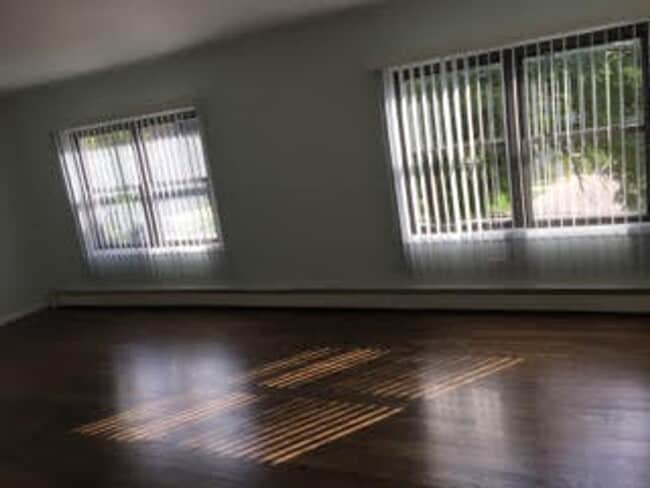 Building Photo - 7632 S Stewart Ave Unit 3D